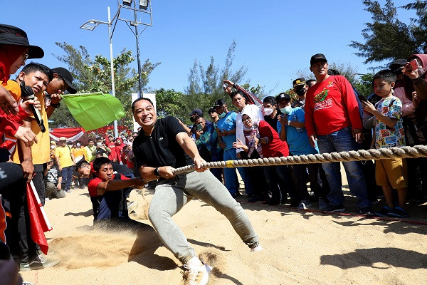 Semarak Bulan Kemerdekaan di Kota Pahlawan, Semangat Gotong-royong Melawan Kemiskinan dan Kebodohan