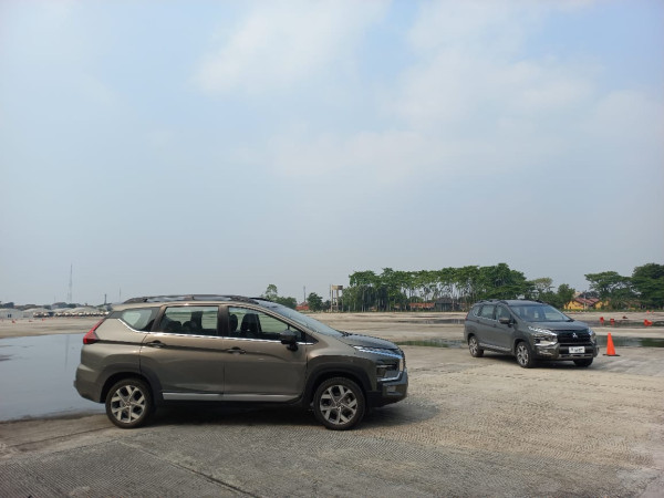 Menguji AYC New Mitsubishi Xpander Cross yang Tidak Basa-basi