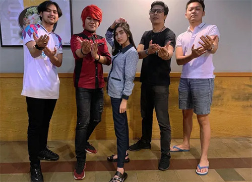 6 Momen Kebersamaan Pesulap Merah dengan Istri yang Jarang Disorot