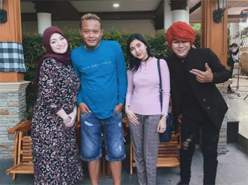 6 Momen Kebersamaan Pesulap Merah dengan Istri yang Jarang Disorot