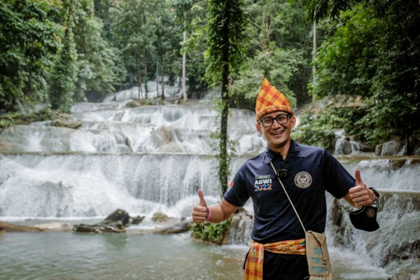 Miliki Paket Lengkap, Sandiaga Uno Apresiasi Desa Wisata Air Terjun Moramo