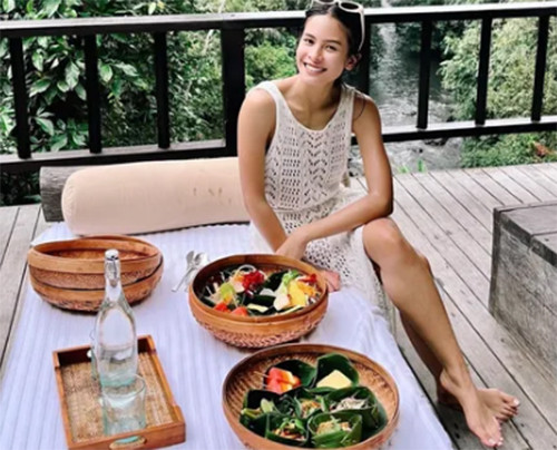 Momen Liburan Maudy Ayunda dan Jesse Choi di Ubud Bali, Santai di Daybed hingga Jelajahi Hutan
