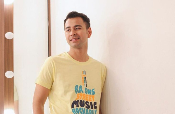 3 Artis Indonesia yang Pernah Kasih Hadiah Mobil ke Pegawainya, Nomor Terakhir Beri BMW Klasik