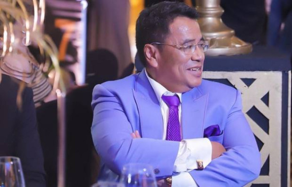 3 Artis Indonesia yang Pernah Kasih Hadiah Mobil ke Pegawainya, Nomor Terakhir Beri BMW Klasik