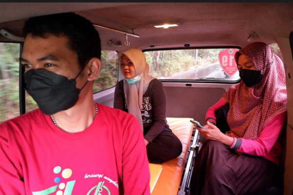 Jemput Bola Layanan Kesehatan di Pelosok Desa