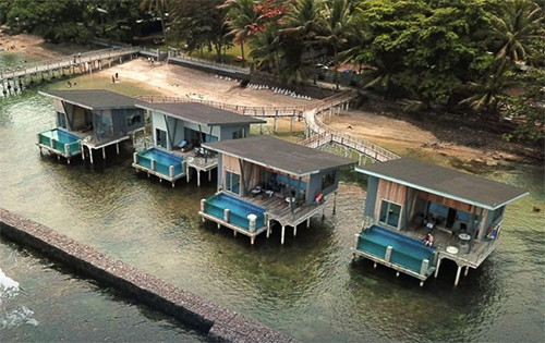 Menikmati Sensasi Liburan Vila Apung ala Maldives di Pesisir Anyer