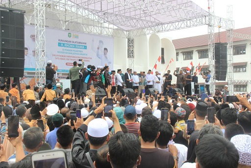 Antusias, Ribuan Santri Rasyidah Khalidiyah Hulu Sungai Utara Sambut Kedatangan Rhoma Irama