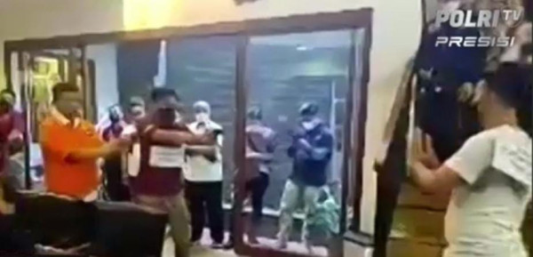 Momen saat Ferdy Sambo Todongkan Pistol ke Brigadir J