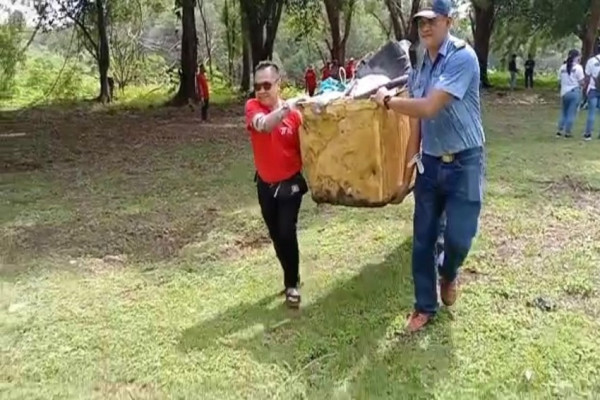 Peringati HUT ke-77 RI, KBRI Panama City Bersih-bersih Pantai