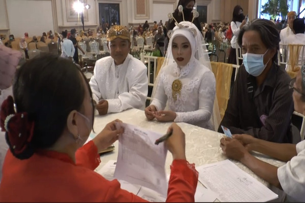 Meriah! 120 Pasangan Nikah Massal Mewah di Surabaya, Pesta Pernikahan Telan Biaya Rp4 Miliar