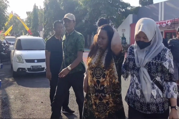 Geledah Celana Dalam Ibu Muda Berdaster, Polwan Polres Bangkalan Temukan Sabu