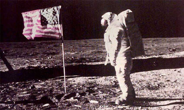 Neil Armstrong, Manusia Pertama yang Mendarat di Bulan