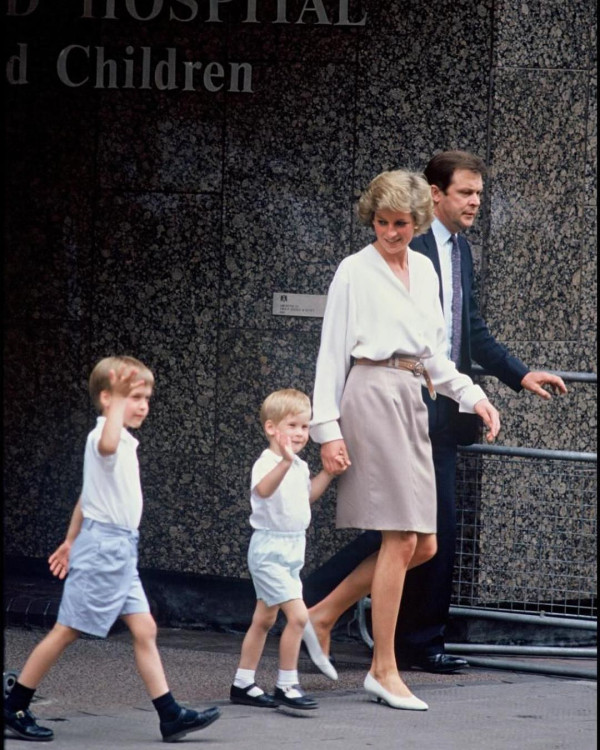 Mengenang 25 Tahun Kematian Putri Diana, Ini 7 Foto Kehangatannya bersama Pangeran William dan Harry