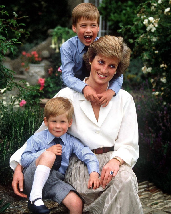 Mengenang 25 Tahun Kematian Putri Diana, Ini 7 Foto Kehangatannya bersama Pangeran William dan Harry