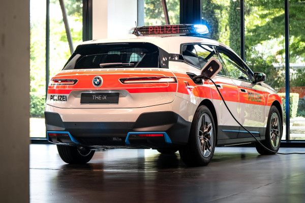 Mobil Listrik Rp2,3 Miliar Ini Dijadikan Mobil Polisi di Swiss