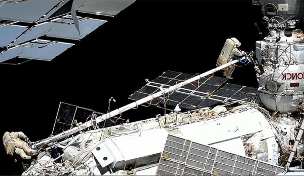 2 Kosmonot Rusia Sukses Pasang Lengan Robot Buatan Eropa di ISS