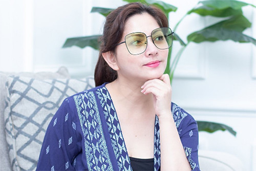 5 Artis Cantik Ini Pernah Jadi Asisten Pribadi Hotman Paris Hutapea