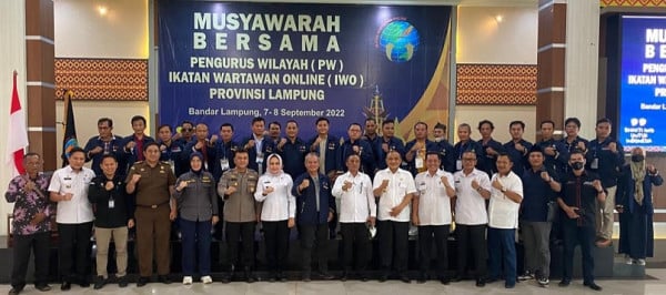 Konsisten Layani Rakyat, Bupati Winarti Raih IWO Awards 2022 Kategori Program Pro Rakyat Terbaik