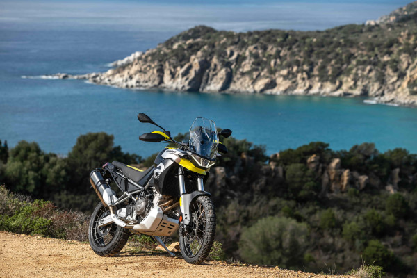 Spesifikasi dan Harga Aprilia Tuareg 660 yang Setara Dua Mitsubishi New Xpander Cross