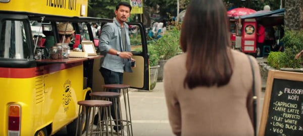 CERMIN: Filosofi Cinta, Persahabatan, dan Menjadi Manusia