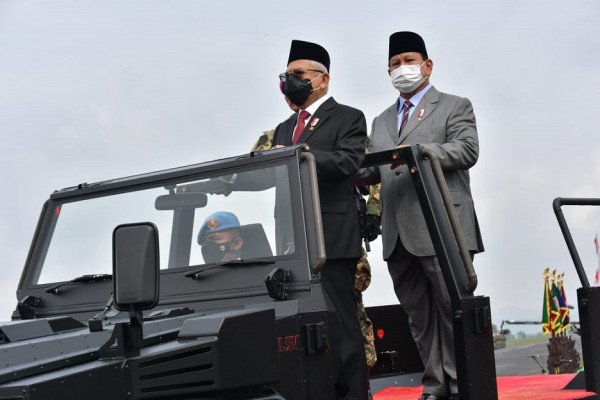 Momen Wapres Didampingi Menhan Prabowo Periksa 2.974 Komcad TNI 2022