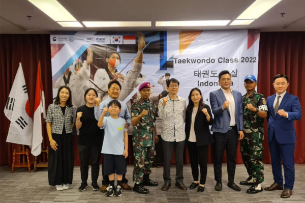 Majukan Taekwondo, Sertu Marinir M Kirom Raih Penghargaan dari Kukkiwon Korsel