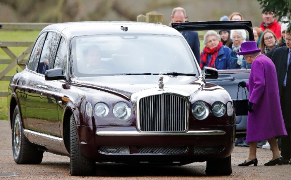 10 Koleksi Mobil Mewah Ratu Elizabeth II yang Ternyata Penggila Otomotif