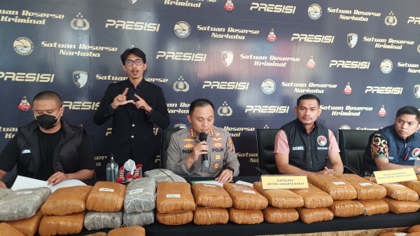 Bawa 6 Karung Ganja, Sopir Truk Ekspedisi Ditangkap Polisi