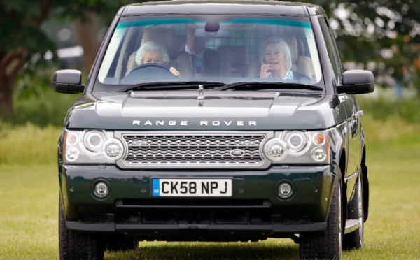 10 Koleksi Mobil Mewah Ratu Elizabeth II yang Ternyata Penggila Otomotif