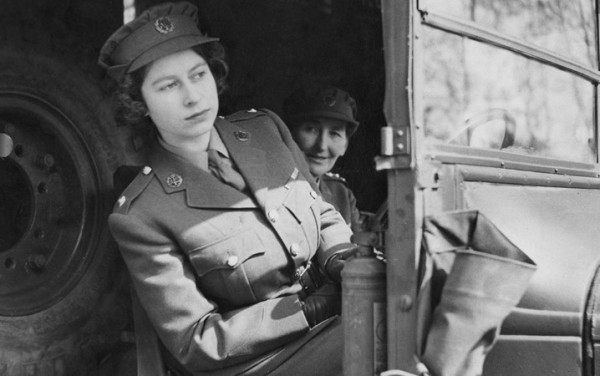 10 Koleksi Mobil Mewah Ratu Elizabeth II yang Ternyata Penggila Otomotif