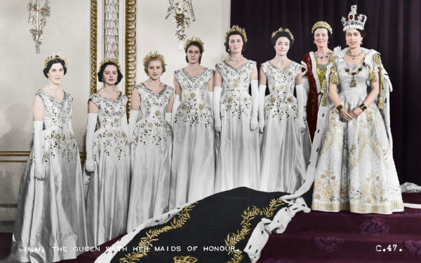 7 Tampilan Ikonis Ratu Elizabeth II, Nomor 6 Sempat Viral