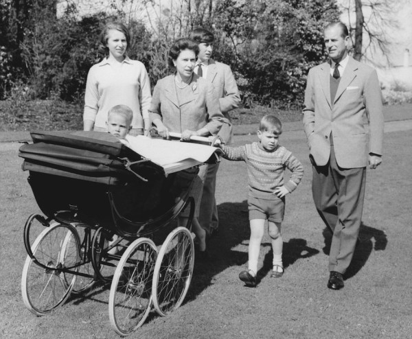 Kisah Cinta Ratu Elizabeth II dan Pangeran Philip yang Setia hingga Akhir Hayat
