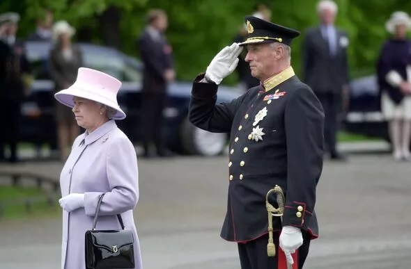 Tas Tangan Favorit Ratu Elizabeth II Lebih dari 50 Tahun, Ada Kode Rahasianya