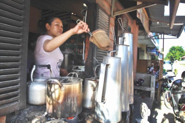 4 Tempat Kuliner Legendaris Bersejarah di Indonesia, Nomor 3 Berdiri sebelum Merdeka