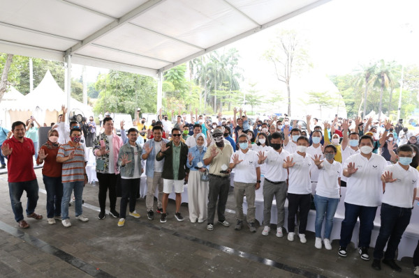 Wuling Sukses Serahkan 100 Mobil Listrik Air ev ke Konsumen