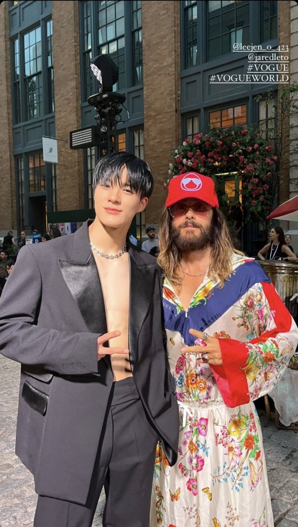 5 Potret Jeno NCT di New York Fashion Week 2022, Modis Banget