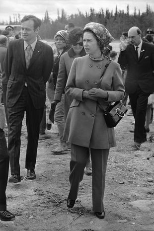 Terungkap Alasan Ratu Elizabeth II Tidak Pernah Pakai Celana Selama Hampir 50 Tahun