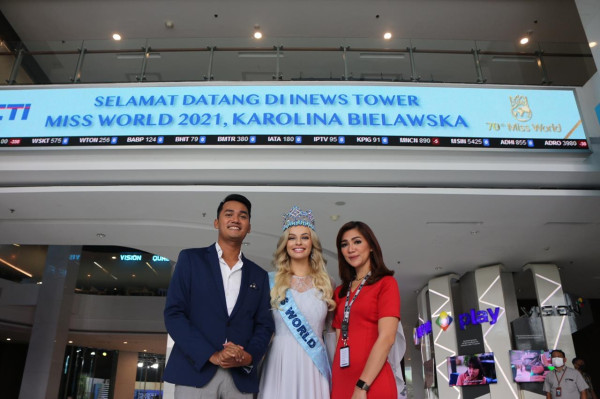 Berkunjung ke iNews Tower, Miss World 2021 Karolina Bielawska Belajar Produksi Berita