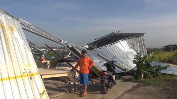 Puting Beliung Terjang Tegal, Pasar Ambruk dan 147 Rumah Rusak