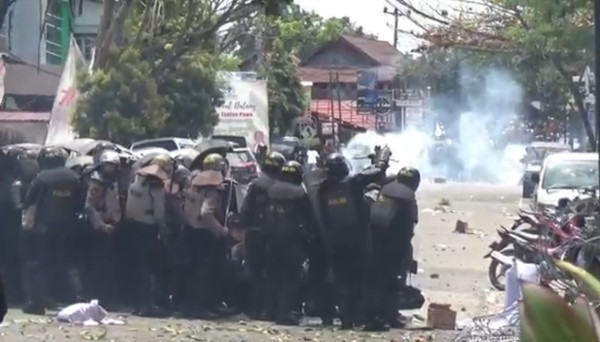 Demo Sengketa Lapangan Gembira di PN Makale Berujung Bentrok, Siswa Pingsan
