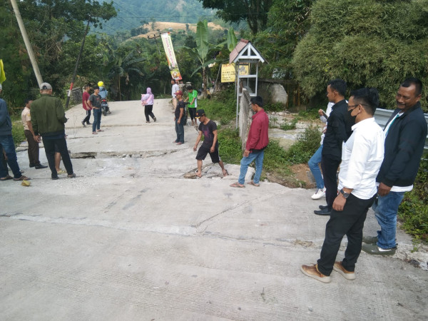Belasan Rumah Rusak Akibat Pergerakan Tanah di Bogor, Puluhan Warga Mengungsi