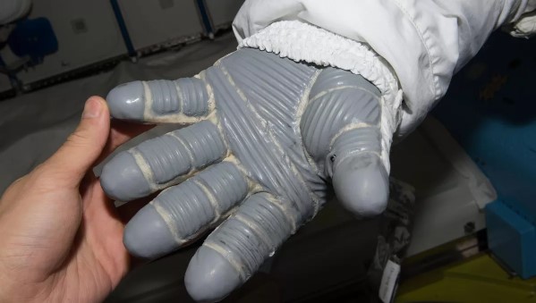 Baju Astronot Buatan NASA Bisa Membantu Ringankan Penderita Menopause