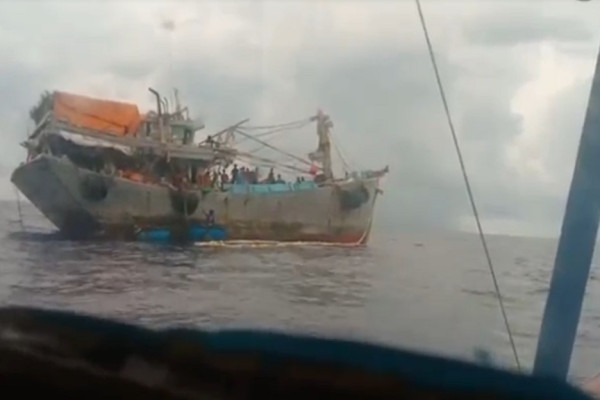 Meresahkan! Kapal Asing Intimidasi Nelayan Natuna, Bupati Minta Bantuan TNI AL