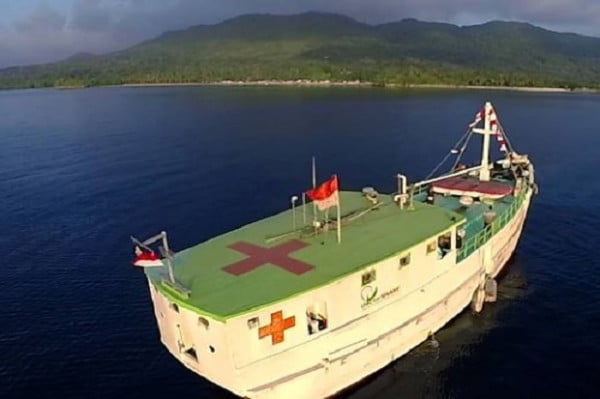 RS Apung dr Lie Berikan Layanan Medis Cuma-cuma bagi Masyarakat di Pulau Terluar