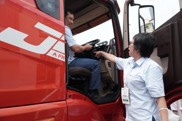Gaya Makmur Mobil Bawa Truk Tangguh Euro 5 ke Indonesia