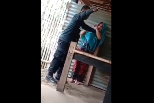 Memalukan! Oknum Polisi Cekik Ibu yang Memohon-mohon Maaf, Videonya Viral