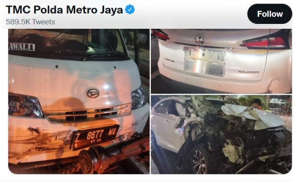 2 Mobil Tabrakan di Tol Semanggi, Toyota Lexus Ringsek