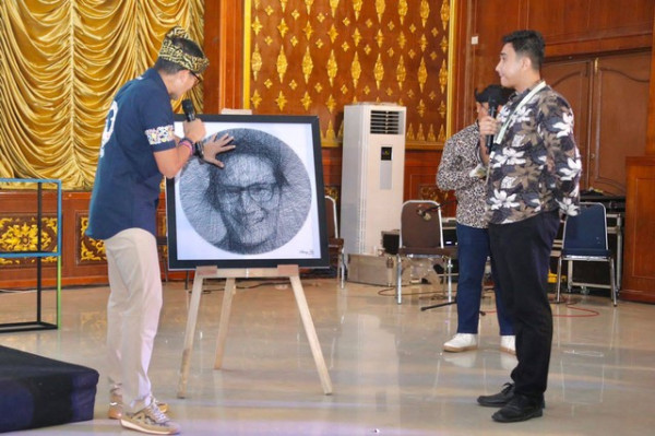 Menparekraf Sandiaga Uno Bantu Pengusaha Kriya Go Internasional