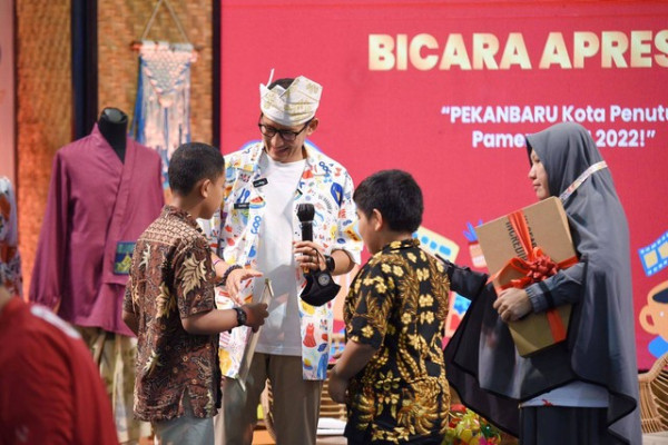 Sandiaga Bantu Pelaku Ekraf yang Berjuang Biayai Sekolah Anak-anak Disabilitas di Riau