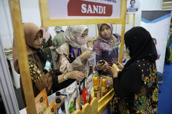 Relawan Sandiaga Uno Bantu Pasarkan Produk UMKM yang Ikut KAI Expo 2022